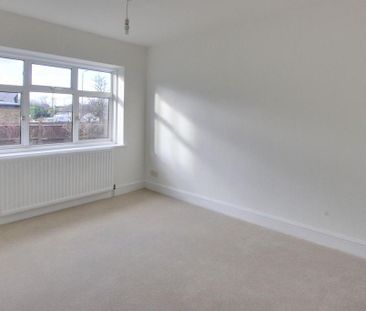 4 bedroom semi-detached house to rent - Photo 3