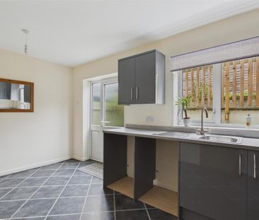 3 bedroom semi-detached house to rent - Photo 6