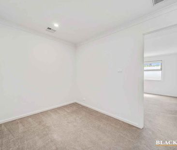 2 STORY TOWNHOUSE - Photo 2