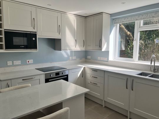 2 Bed Flat, Maple Close, SW4 - Photo 1