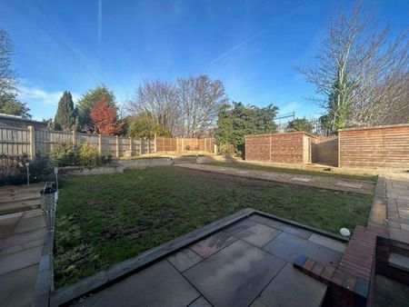 4 bedroom semi-detached house to rent - Photo 2