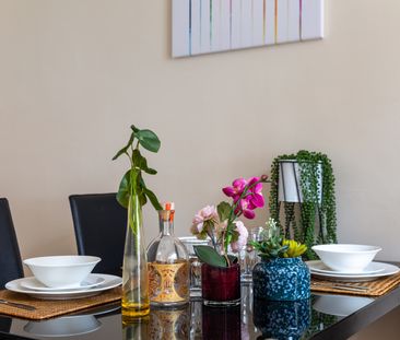 🌺 ENSUITE ROOMS, ALL BILLS, CLEANER & GARDENER 🌺 Room 3 - Photo 2