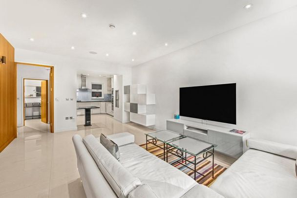 4 bedroom mews to rent - Photo 1