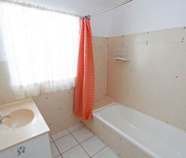 SPACIOUS UNIT IN A GREAT LOCATION IN NAMBOUR - Photo 5