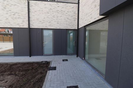 BEN-woning met 3 slaapkamers, terras met tuin, tuinberging en autostaanplaats. - Photo 3