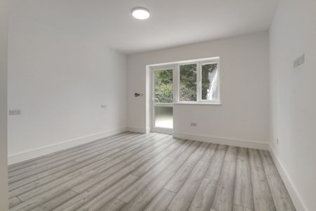 Room 3 - Northumberland Road, North Harrow, HA2 - Photo 2