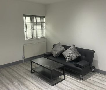1 Bed Flat, York Place, IG1 - Photo 3