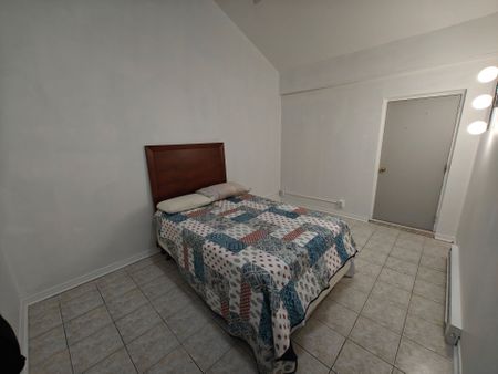 For Lease - 492 Kerr Street Unit# 9, Oakville, Ontario - Photo 2