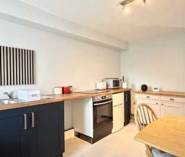 2 bedroom flat to rent - Photo 5