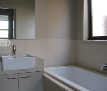 Modern 3-Bedroom Home in a Convenient Location - Photo 3