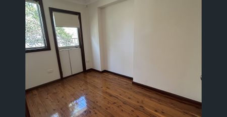 Spacious Two‐Storey Home in a Quiet Location – Inspection by Appointment - Photo 4