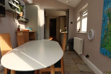 2 Bedroom Home – Medium Let - Photo 4