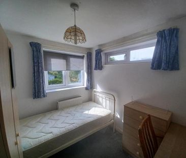 4 bedroom semi-detached house to rent - Photo 4