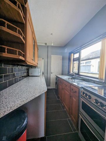 2 bedroom terraced house to rent - Photo 2