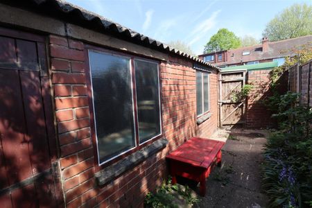 3 Bed Terraced House, Stepping Stones Road, CV5 - Photo 2