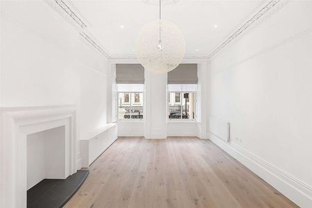 A spacious four bedroom duplex situated on the ground and lower ground floors of a period building at Lancaster Gate - Photo 2