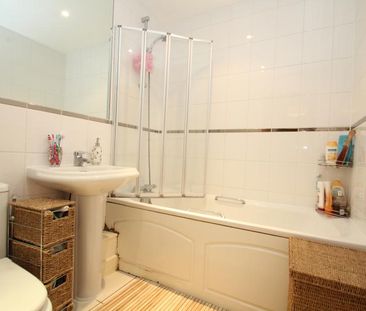 Ashton Court, Woking - 1 bedroomProperty for lettings - Seymours - Photo 2