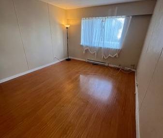 ***$1750 - 1 bedroom apartment -Main Street*** - Photo 2