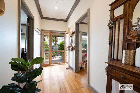 Charming Weatherboard Home! - Photo 4