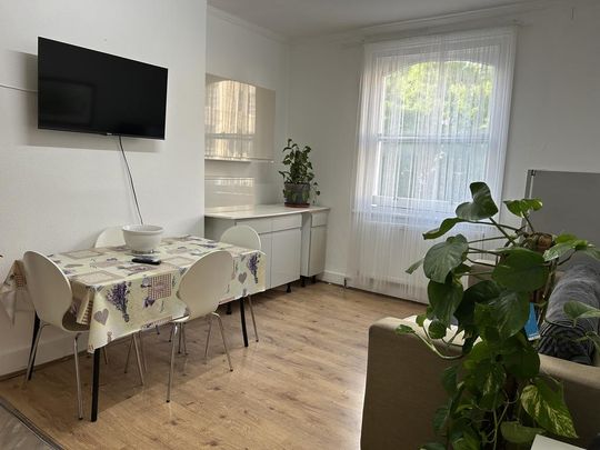 5 bedroom apartment to rent - Photo 1