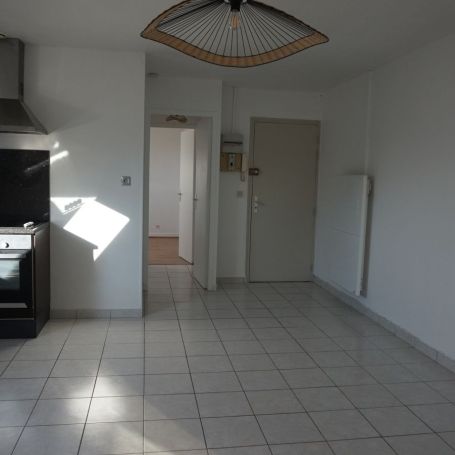 Location Appartement P2 Sens - Photo 1