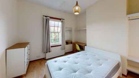 5 bedroom detached house to rent - Photo 4