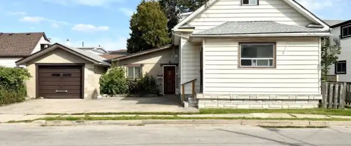 Upper- 3 Deere Street | 3 Deere Street, Welland - Photo 1