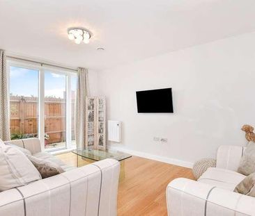 Camberley, Surrey, GU15 - Photo 2