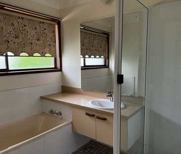 4 Bedroom, 3 Bathroom Family Home - Photo 6