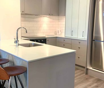 Beachfront Spacious Fully Furnished Immaculate Apartment! - Photo 1