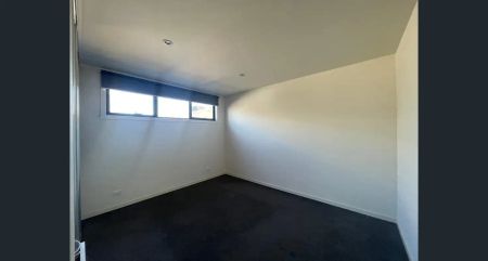 “Modern 2-Bedroom Unit with Private Courtyard & Secure Parking” - Photo 4