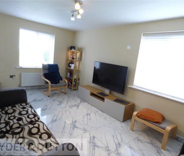 4 bedroom detached house to rent - Photo 2