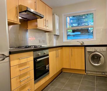 Studio Flat, Leathwaite Road, SW11 - Photo 3