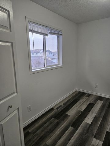 10816 Hidden Valley Drive Northwest, Calgary - Photo 2