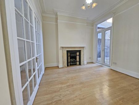 3 bedroom terraced house to rent - Photo 2
