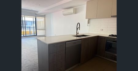 Perfect blend of convenient living - Photo 2