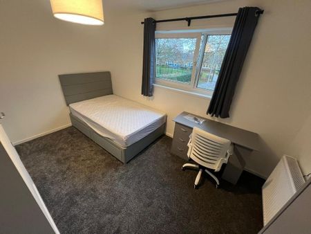 1 bedroom in a house share to rent - Photo 3