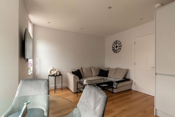 2 Bed Flat, St Johns Road, SE20 - Photo 1