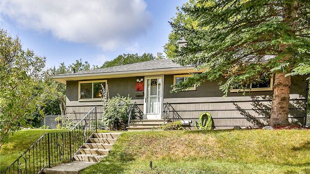 3 Bedroom Bungalow For Rent In Highwood: One Pet Allowed 1 Month Free Special Incentive - Photo 1