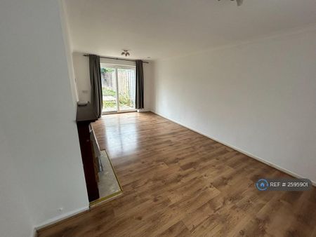 3 bedroom semi-detached house to rent - Photo 3