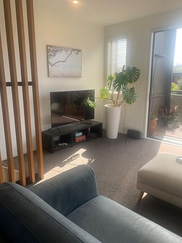 Charming 3BR Townhouse in Glen Innes - Photo 5