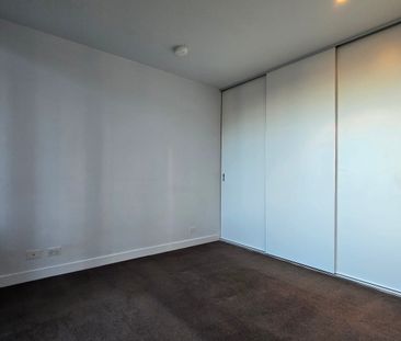 2 Bedrooms Luxury City Apartment with Unblocked Yarra River For Rent!! - Photo 6