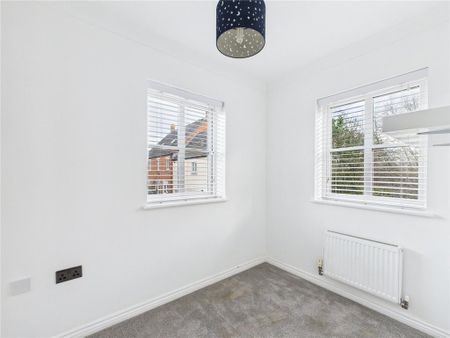 4 bedroom semi-detached house to rent - Photo 3