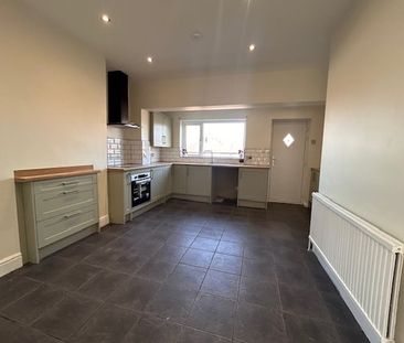 Springfield Lane, Leeds, Morley - Photo 1