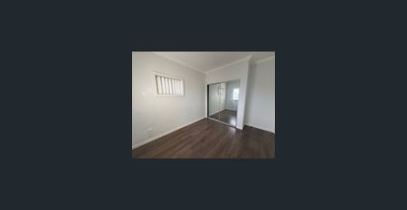 5 Bedroom "Mansion" ! - Photo 4