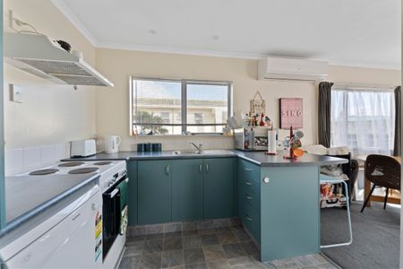 Charming 2-Bedroom - Photo 4