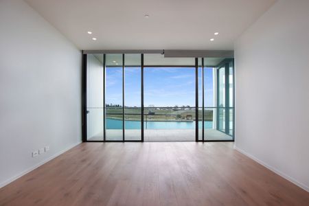 Luxury Apartment at the Waterfront! - Photo 2