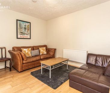 4 bedroom end of terrace house to rent - Photo 3