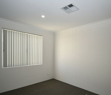 Modern 2 Bedroom Dual-Key home with backyard! - Photo 2