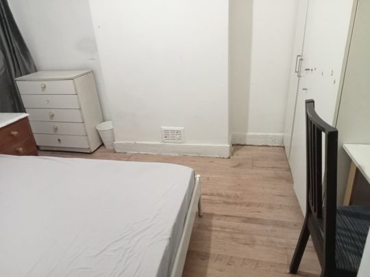 Room in a Shared Flat, Green Street, E13 - Photo 1